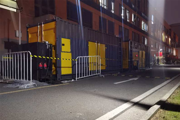 庐阳柴油发电机组的输出电压是如何调节的？